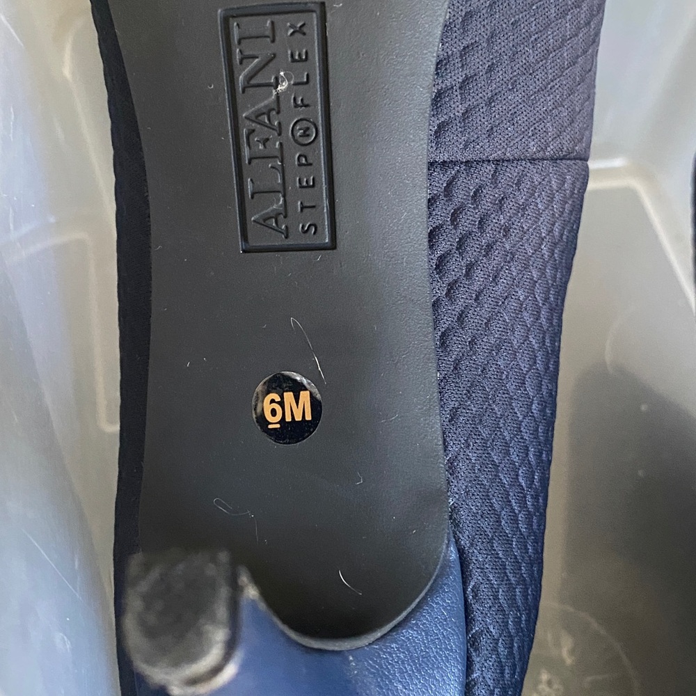 Aldo Dark Blue Textured Heels - Picture 5 of 5